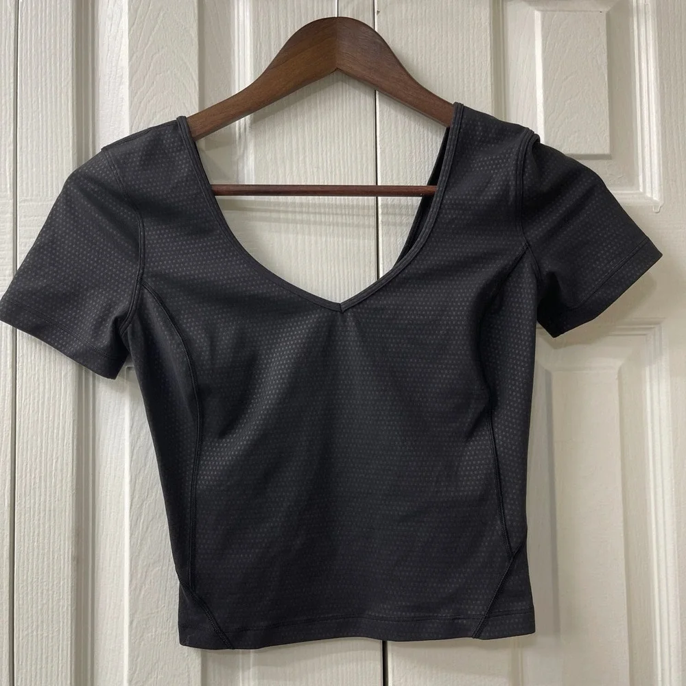 Lululemon Align V-Neck Short Sleeve Tee Shirt Size 2 Black LW3FZNS Yoga Crop Top